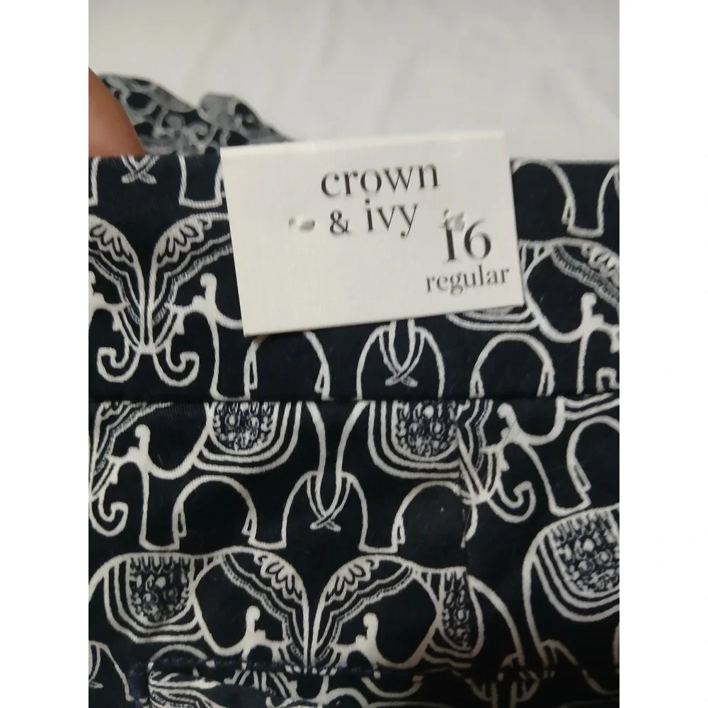 Crown & Ivy Navy White Elephant Print Shorts Womens 16 Essentials Preppy Summer